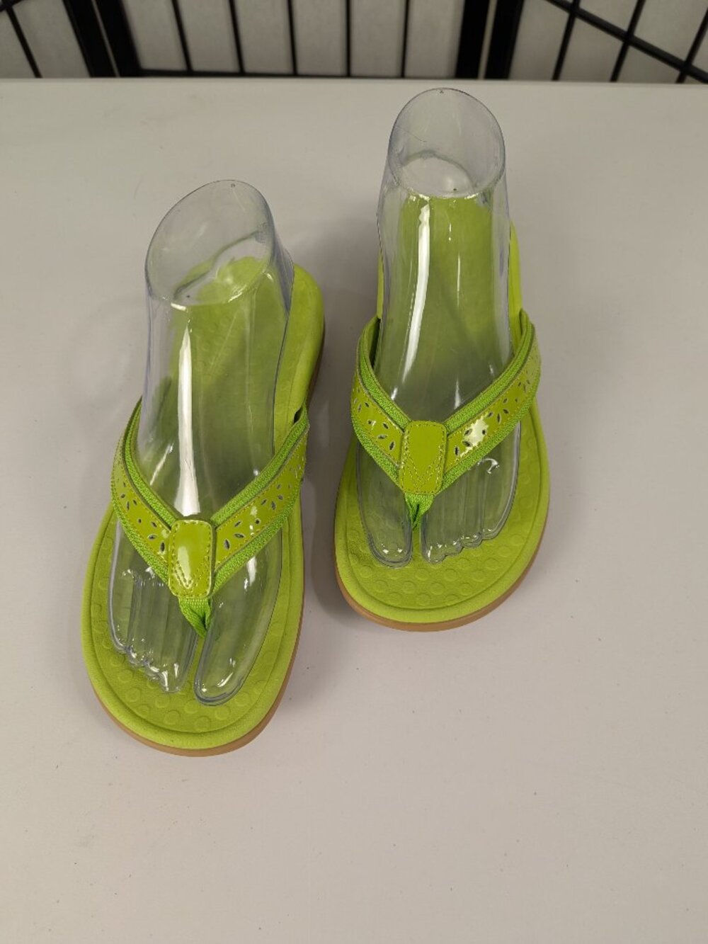 Vionic Lime Green Orthotic Flip Flops Sandals | Comfort Thong Sandals | Like New
